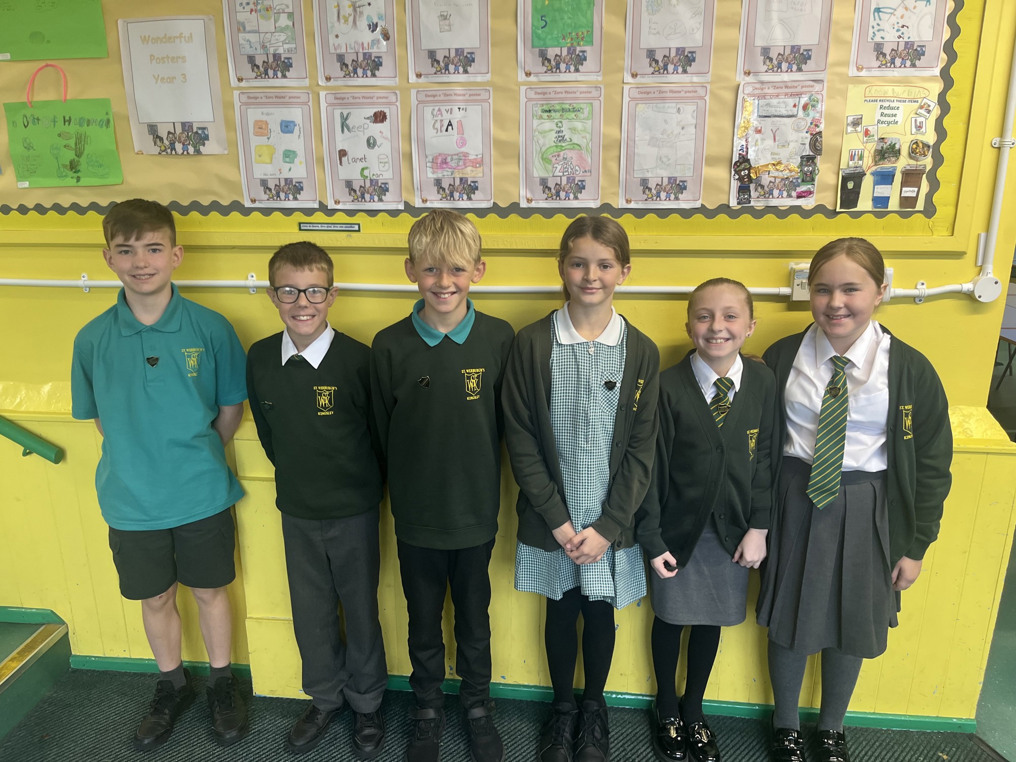 Six children smiling to the camera.